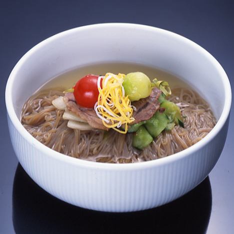 Cold noodles <Black noodles (with buckwheat flour) or white noodles (with eggs)>