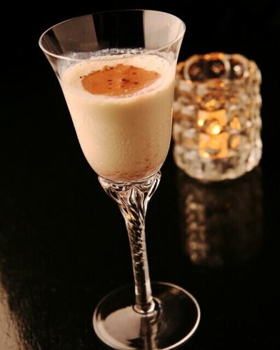 【一杯點亮你夜晚的飲品...】由多年經驗調酒師調製的正宗雞尾酒