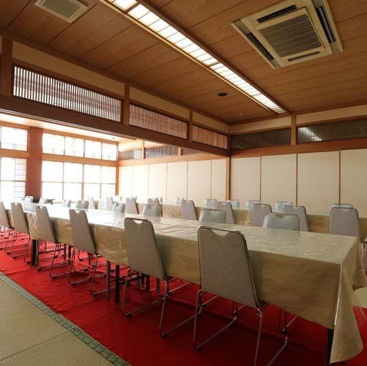 [There are tatami mat seats and table seats] The entrance and restroom are barrier-free.Even wheelchair users can eat without hesitation.* All meals at the banquet hall must be reserved.