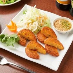 Todman Pla (Thai-style fish cakes)