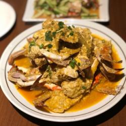 Poonim Patpong Curry (Soft shell crab and egg stir-fried in fluffy curry)