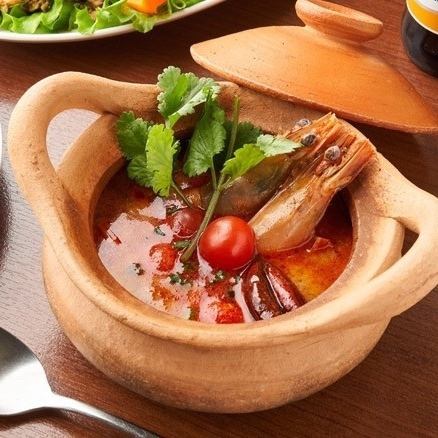 「タイラーンナー」で本場タイ料理を堪能！