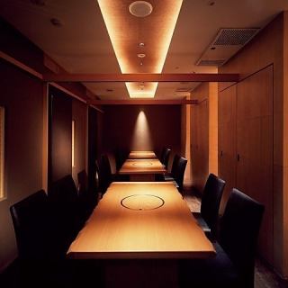 The spacious private rooms will make your ideal banquet a reality. Enjoy a more luxurious evening than usual.