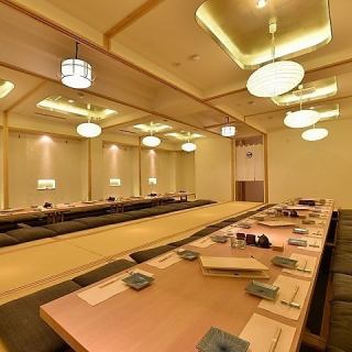 Banquets can accommodate up to 80 people. Enjoy the ultimate banquet in a banquet hall with a spectacular night view!