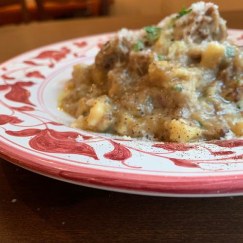 豚ホホ肉煮込みソース（ナポリ風ジェノヴェーゼ）