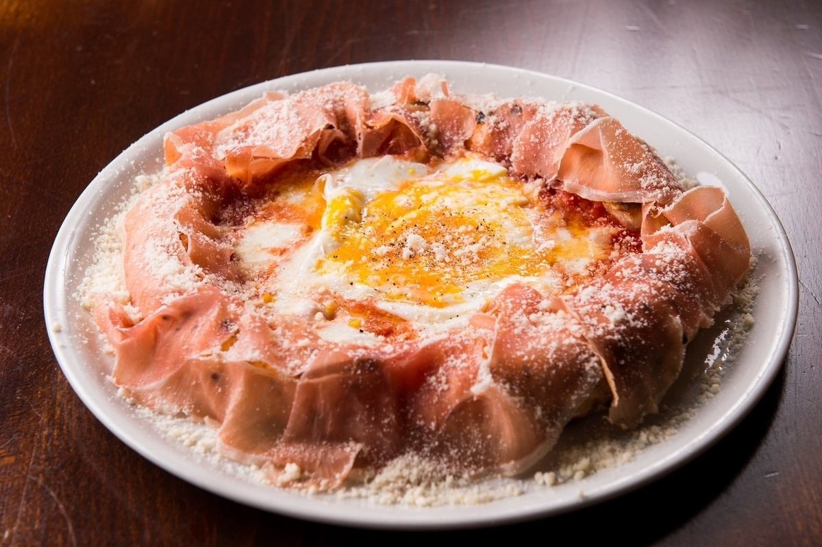 開放的な店内に広々としたテーブル。お誕生日や記念日などお祝いや食事会など様々に