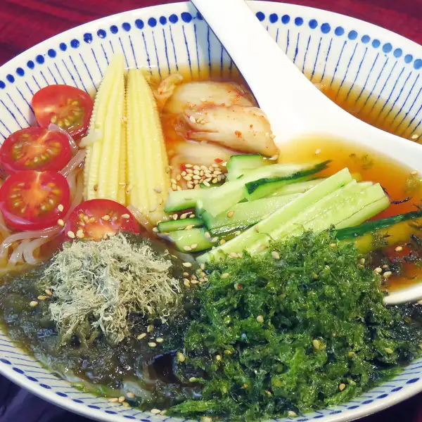 【◇〆にぴったり◇】とろろが乗った和風仕立てのツルツル盛岡冷麺!