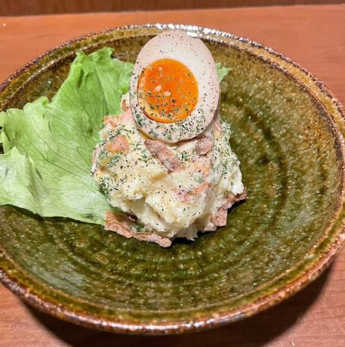 味玉とくんちゃまベーコンのポテサラ