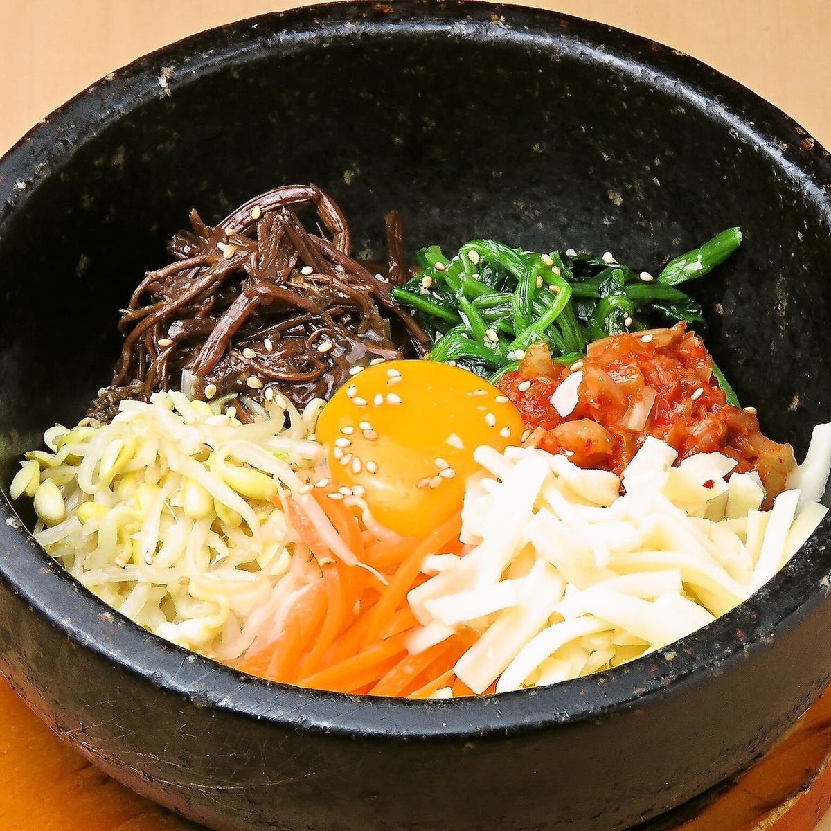 大人気の石焼チーズキムチビビンバ☆チーズとのコラボをご堪能！