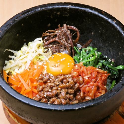 돌솥 오징어 비빔밥 / 돌솥 갈비 비빔밥 / 돌솥 낫토 김치 비빔밥