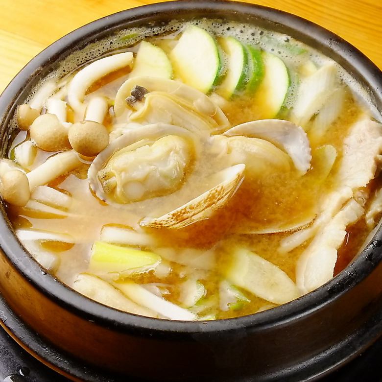 Gyoza soup / Doenjang (Korean miso) Jjigae