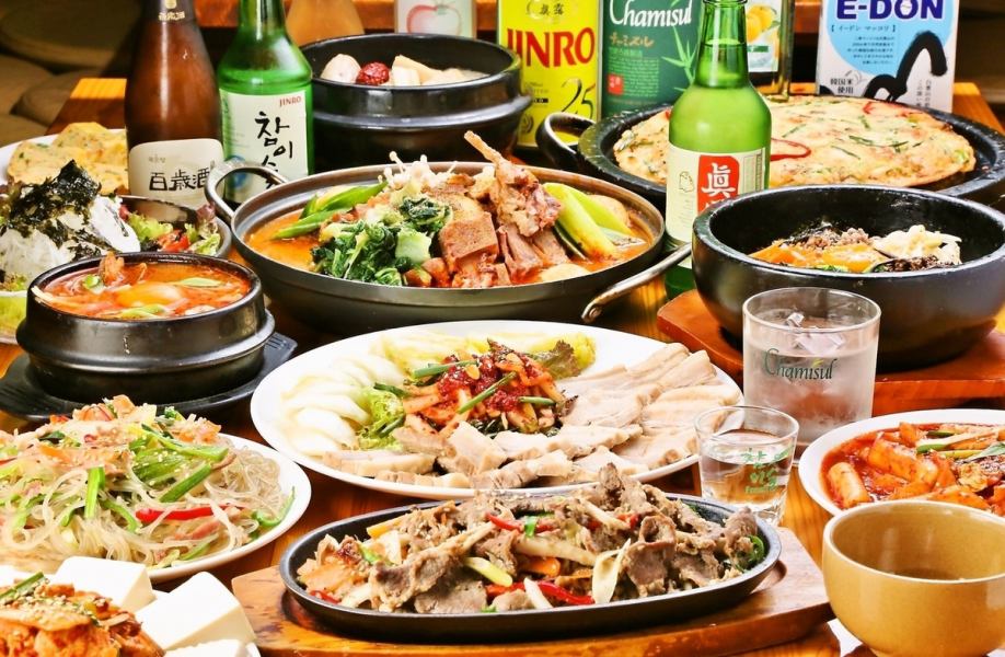 提供韓國火鍋、三葉肉自助、烤肉等各種暢飲套餐3280日元起♪