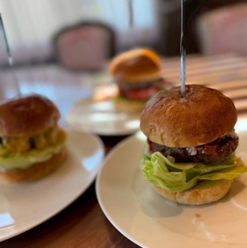 ランチにボリューム満点のハンバーガーを楽しもう♪