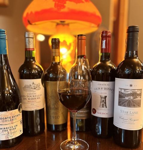 肉の旨みを引き立てる、約30種の厳選ワイン