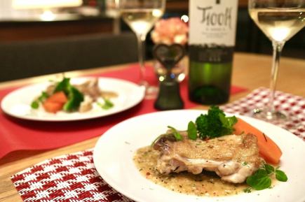 品尝栃尾产新潟鸡“虎栃游鸟”【栃尾葡萄酒搭配套餐】9道菜配4杯饮品,仅需9900日元