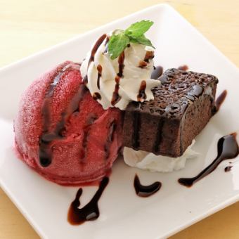 Chocolate and strawberry gelato