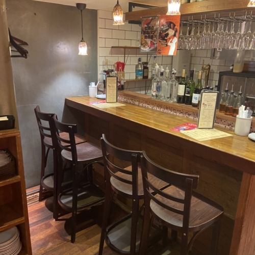 The most popular seats for dates are counter seats where you can enjoy cooking live! The counter is deep and spacious! Enjoy a conversation with a friendly chef ♪