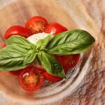ブッラータチーズのカプレーゼ