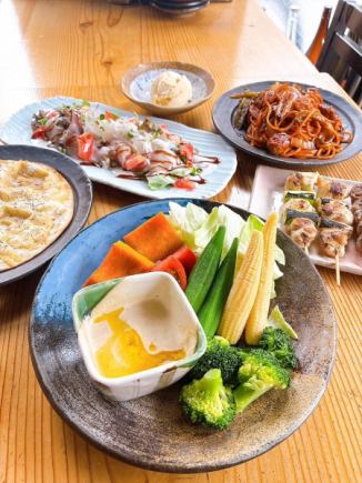 【여자회 코스】선어의 카르파치오나 4종 치즈의 훈제 피자, 디저트등♪【3시간 음료 무제한 첨부】