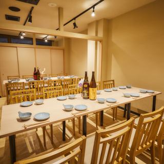大人の隠れ家個室空間。扉付き個室は6名様～10名様までご利用可能です。