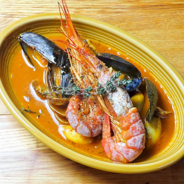 [Plenty of seafood flavor] Bouillabaisse with large shrimp and plenty of seafood