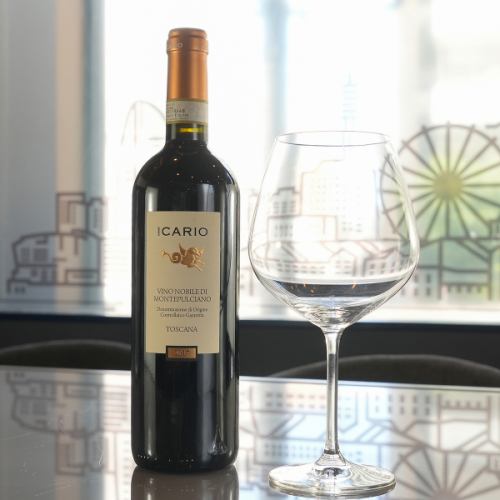 個性豊かなブランドチェアが彩る、洗練された空間。