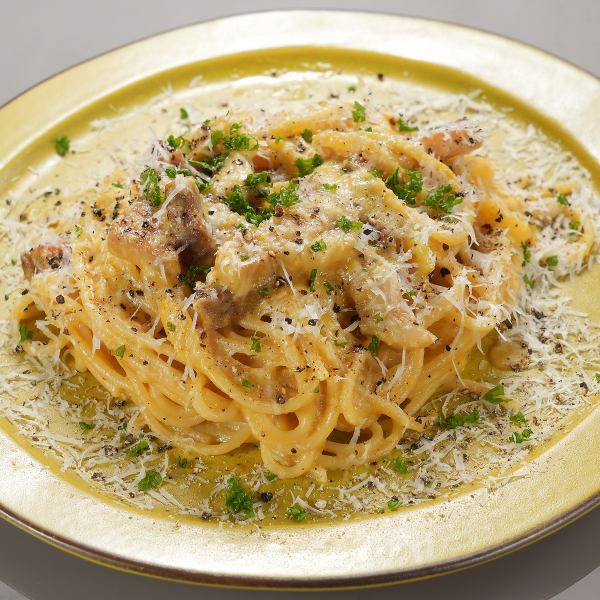 全卵で仕上げた自家製パンチェッタの本格カルボナーラなど、多彩なパスタ♪