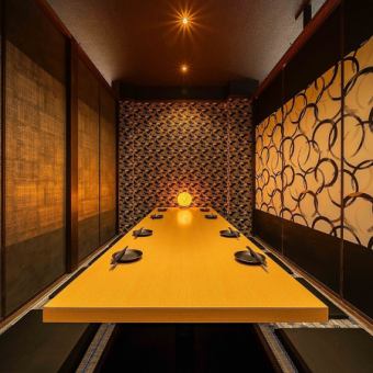 【10名様個室】飲み会・宴会・接待など大人の個室空間を多数ご用意しております。スペースごとに異なる顔をみせるお席は飽きがこず、次回のご来店の際の楽しみにもなります。