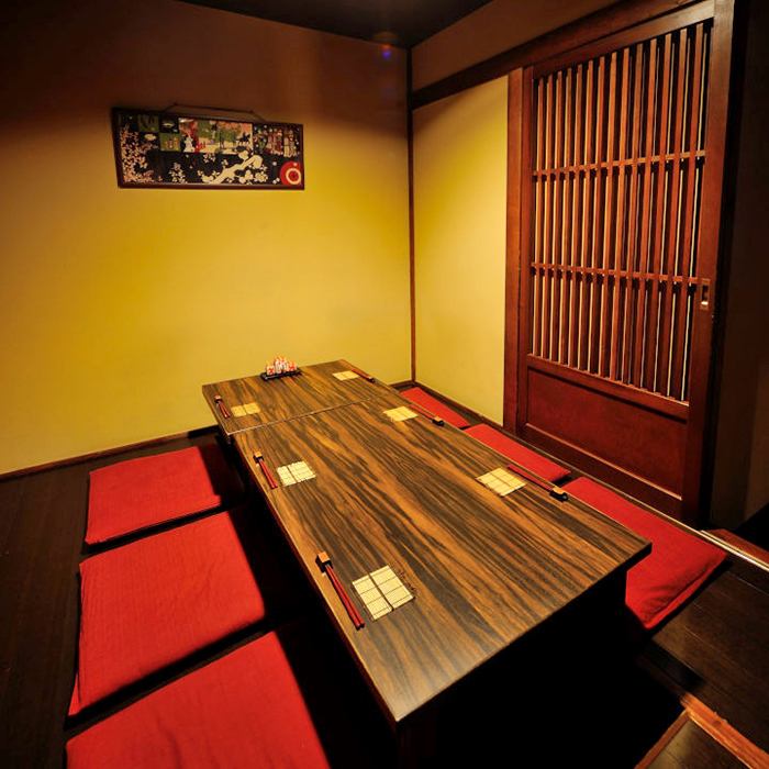 Have a moment to talk with abundant local sake in a digging-type private room ...