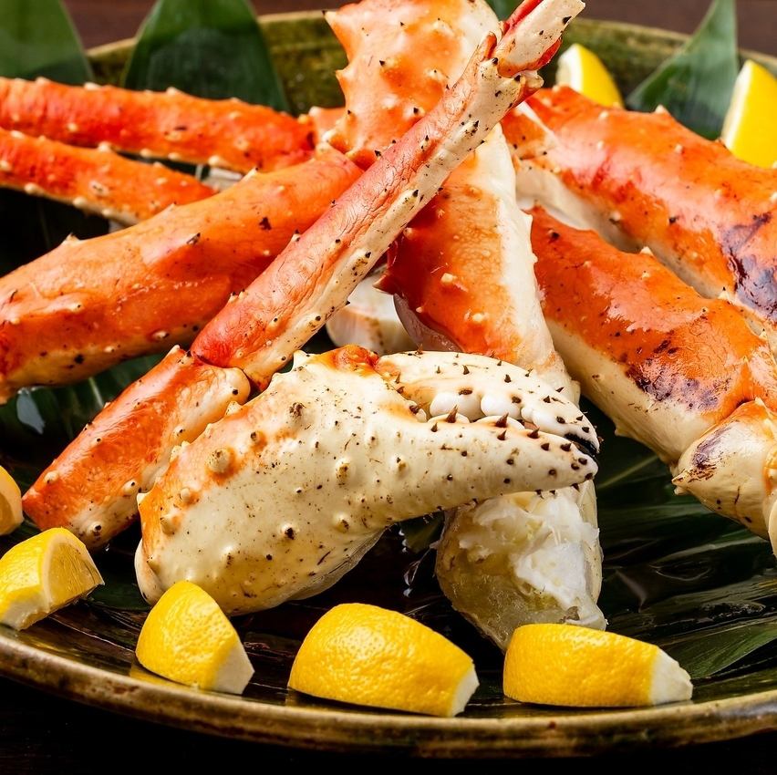 享用從築地市場直接運送的新鮮魚類，您可以選擇烤海鮮或刺身！