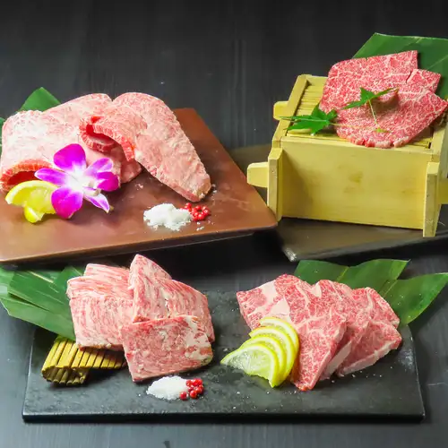 5,480円~A4A5黒毛和牛食べ放題■人気のすき焼きカルビや大判焼肉も♪牛タン・ハラミ等メニュー数も豊富