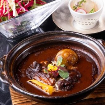 《ランチ》【国産牛タンシチュー】肉厚な牛タンを濃厚なデミグラスシチューで 3800円(税込)