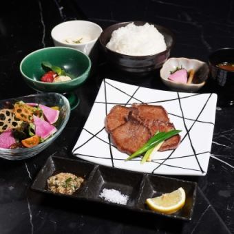 《ランチ》【国産牛タンの鉄板焼】肉厚でジューシーな牛タンをご堪能 4300円(税込)