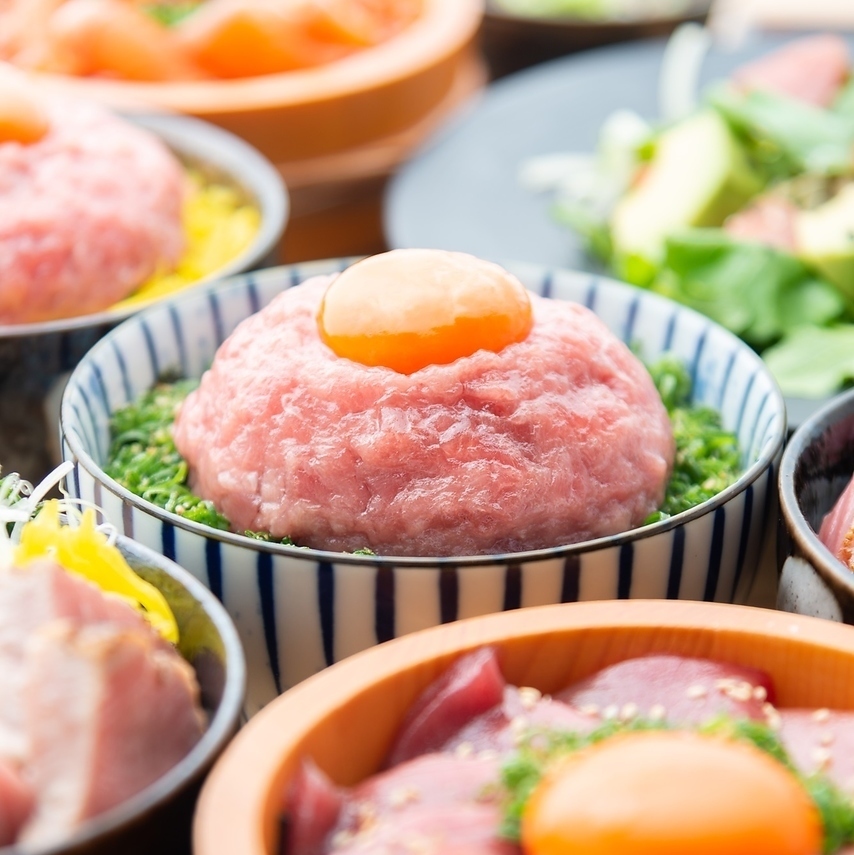 対馬産本マグロ、赤身、中トロ、大トロを贅沢に盛り込んだ一品！