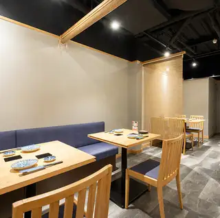 어른수도 대환영♪특별한 날을 물들이는 호화로운 참치 요리를 즐겨 주세요.엄선된 참치를 사용한 호화로운 요리와 고급 서비스가 기분 좋은 시간을 연출해, 특별한 날의 추억을 보다 특별한 것으로 합니다.좋아하는 사람들과 함께 호화로운 시간을 테이블 석에서 보내십시오.