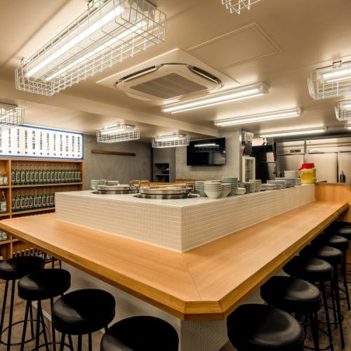 <p>1人でも気軽に立ち寄れるカウンター席。</p>