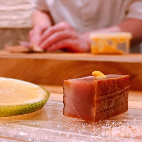 [Sashimi platter] Straw-grilled medium fatty tuna with mustard sauce