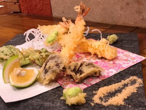 [Assorted tempura] Shrimp, aged amberjack, seasonal vegetables