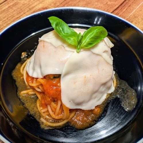 바질과 모짜렐라 파스타
