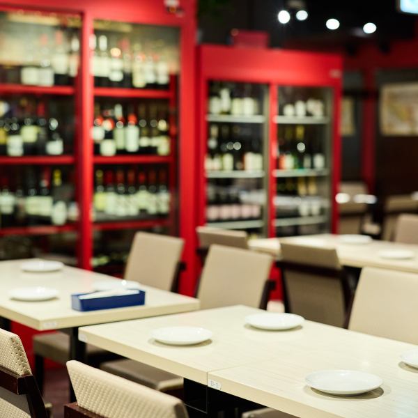最大35名様の同時着席宴会が可能!!会社宴会や同窓会などの大型宴会もお任せください♪もちろん、貸し切り（50名様～）のお問い合わせも大歓迎!!節目の記念日やお祝いなどでのご利用におすすめです。デートに使えるコースは4,000円～、お得な飲み放題付きの宴会パーティープランは5,500円～ご用意しております♪