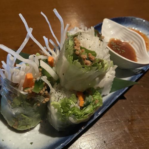 Raw spring rolls of bitter gourd and meat miso