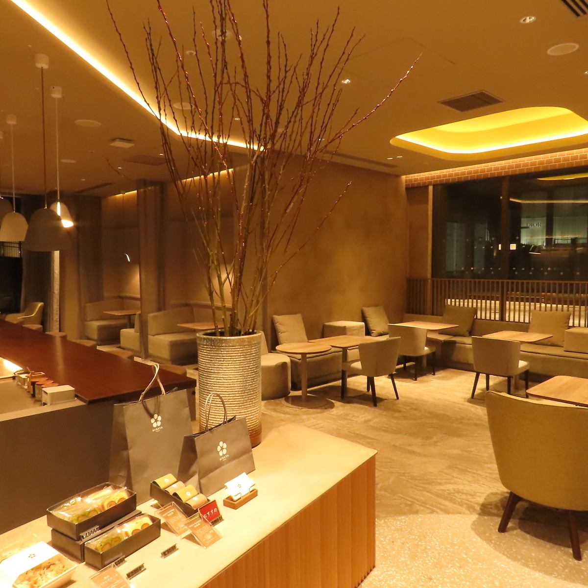 雰囲気抜群の当店で素敵なひと時ををお過ごしください♪