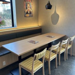 청결감 있는 깨끗한 점내, 블랙의 라이트와 레트로의 그림이 눈길을 끄는 세련된 분위기♪여자회나 각종 연회에도 추천입니다◎최대 40분까지 전세 할 수 있으므로 그룹에서의 연회나 동창회에 딱입니다☆ 좌석을 붙이는 것도 가능하므로, 인원수에 맞추어 좌석 준비 하겠습니다♪ 전세 등 자세한 것은 부담없이 문의해 주세요.