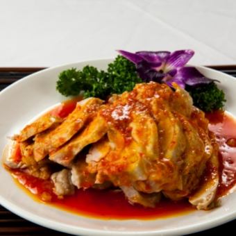蒸し鶏の四川胡麻辛子ソース掛け