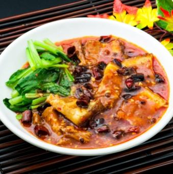 牛肉薄切り山椒辛子煮/牛肉薄切りとおこげの山椒唐辛子炒め/カエルの四川漬け唐辛子煮