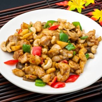 ツブ貝の辛子煎り炒め/イカとピーナッツの唐辛子炒め/白身魚のピリ辛炒め