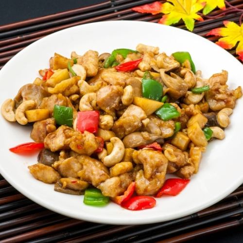 ツブ貝の辛子煎り炒め/イカとピーナッツの唐辛子炒め/白身魚のピリ辛炒め