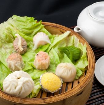 エビ蒸し餃子/フカヒレ餃子/大根もち/ヒスイ餃子