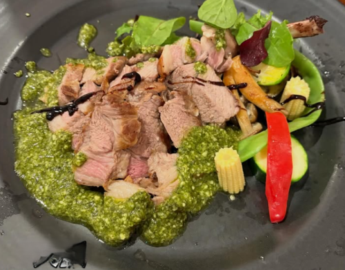 骨付き仔羊ステーキ ハニージェノベーゼソース(100グラム)