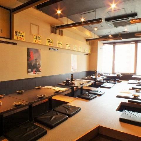 The calm atmosphere of Masashi, a horse sashimi restaurant unified in Japanese, can be partially reserved from 30 people.Please contact us as soon as possible when chartering! Private rooms that can seat up to 20 people or in-store charters are also available for various banquets with a large number of people.